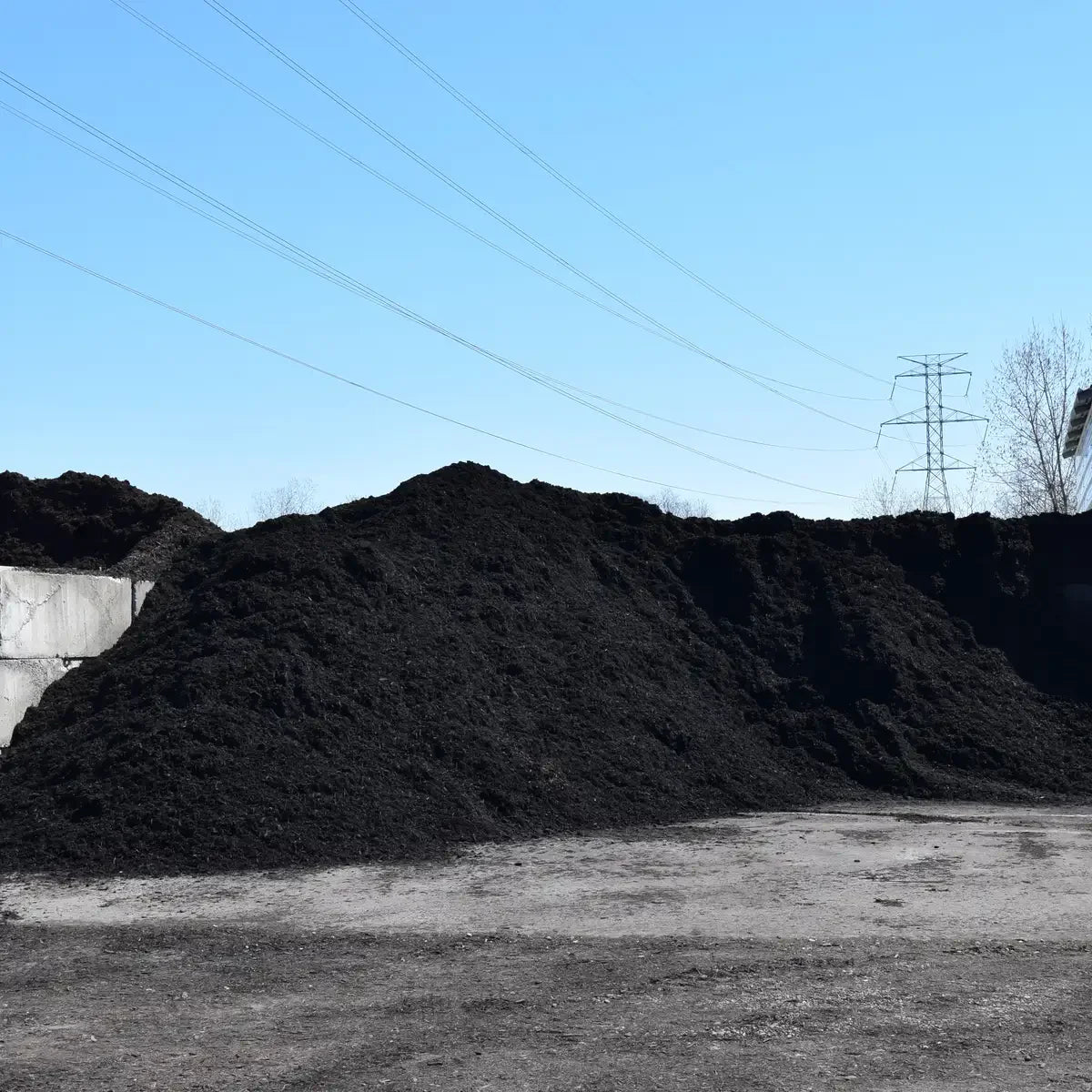 Boston Mulch Delivery - Mulch Mound