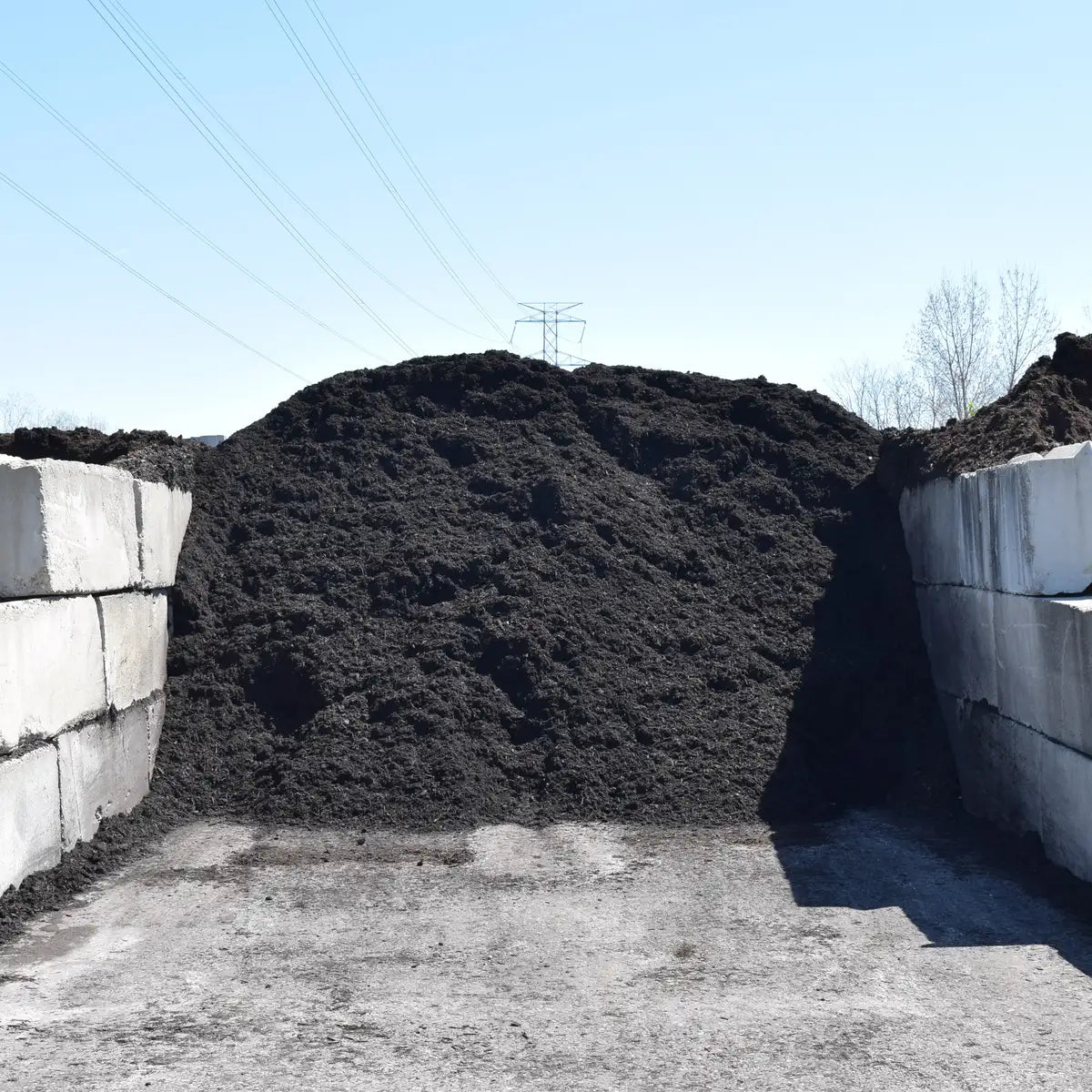 Columbus Mulch Delivery - Mulch Mound