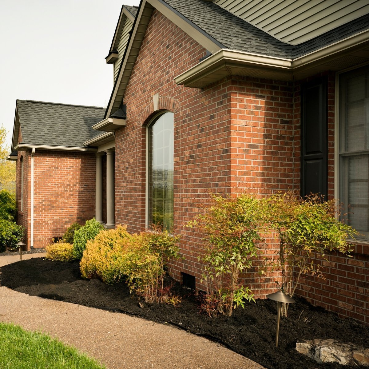 Pittsburgh Mulch Delivery - Mulch Mound